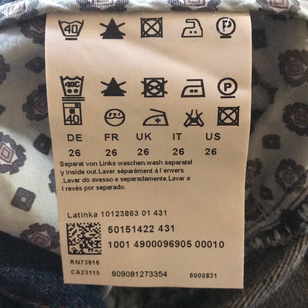 Hugo Boss shorts - Picture 5 of 8